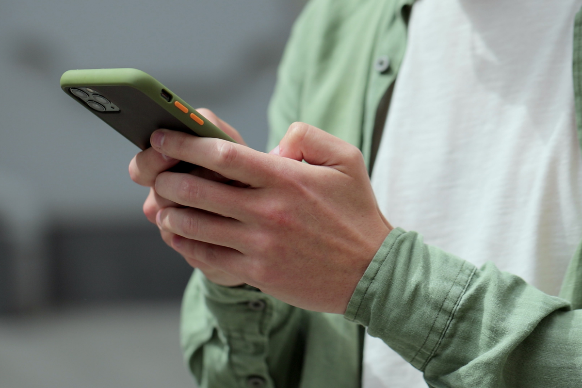 Person holding a phone